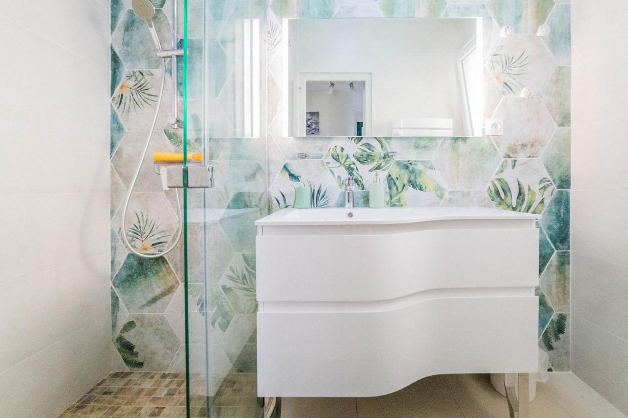 Hébergement de vacances Les Rosiers - Maison Avec Jacuzzi