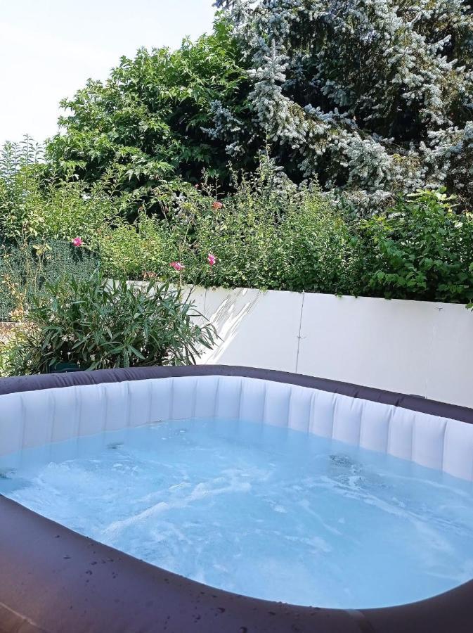 Hébergement de vacances Les Rosiers - Maison Avec Jacuzzi Brive-la-Gaillarde